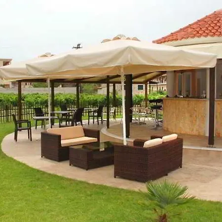 Eleni's Garden & Castello *